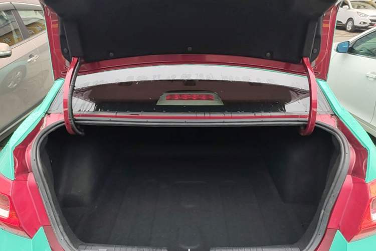Used Chevrolet Cruze 2015 1.5L Classic SE AT Trunk