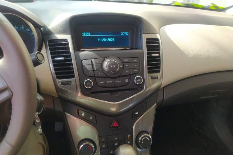 Used Chevrolet Cruze 2015 1.5L Classic SE AT Audio And AC Panel