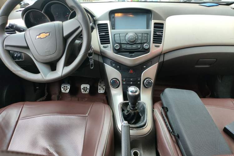Used Chevrolet Cruze 2015 1.5L Classic SL MT Audio And AC Panel