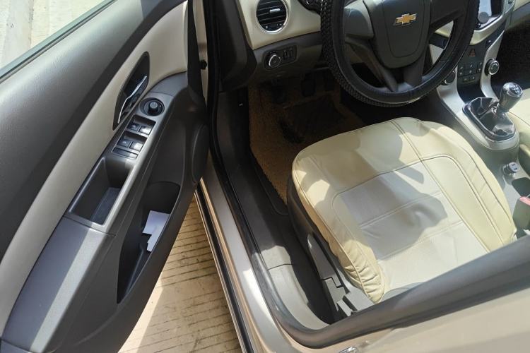 Used Chevrolet Cruze 2015 1.5L Classic SL MT Driver Seat