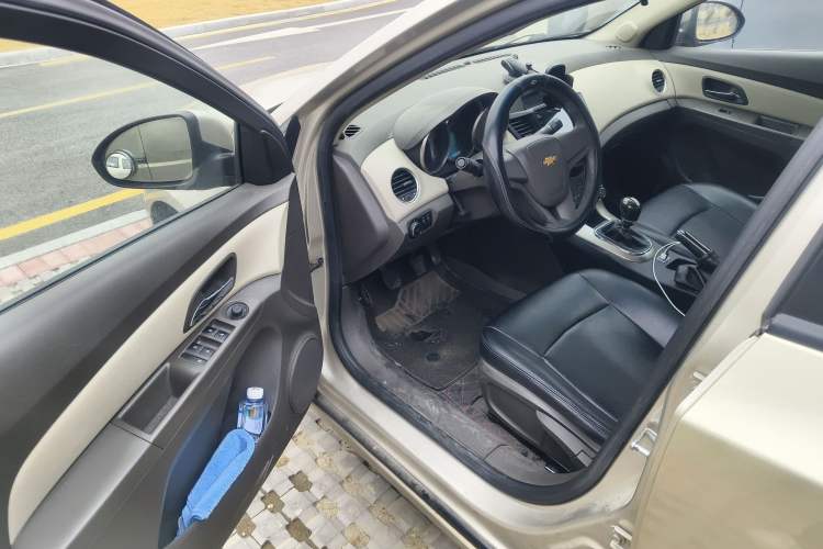 Used Chevrolet Cruze 2015 1.5L Classic SL MT Driver Seat