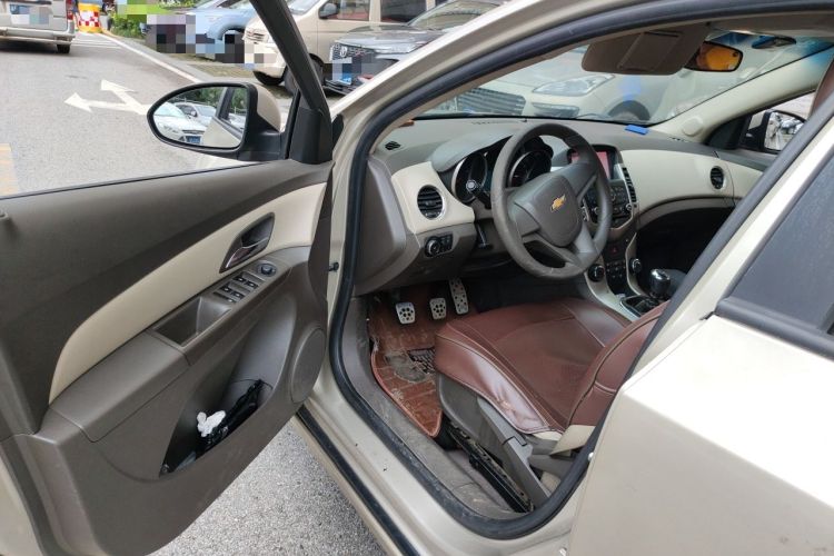Used Chevrolet Cruze 2015 1.5L Classic SL MT Driver Seat