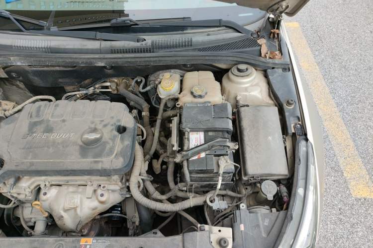 Used Chevrolet Cruze 2015 1.5L Classic SL MT Engine Bay Left