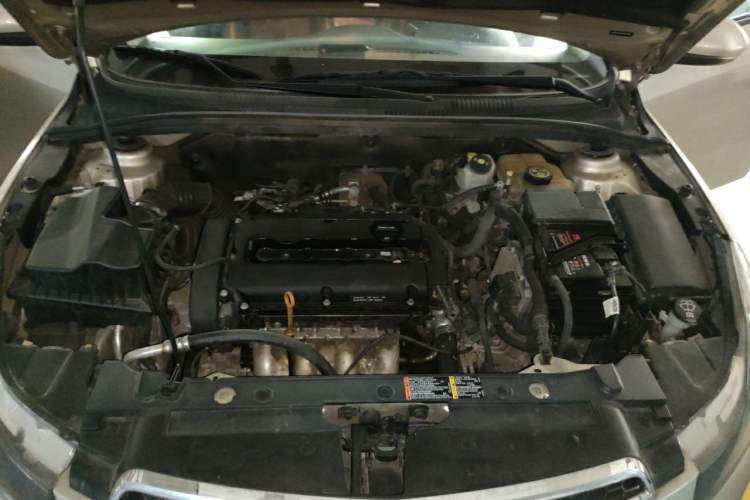Used Chevrolet Cruze 2015 Hatchback 1.6L Automatic Comfort Edition Engine Bay