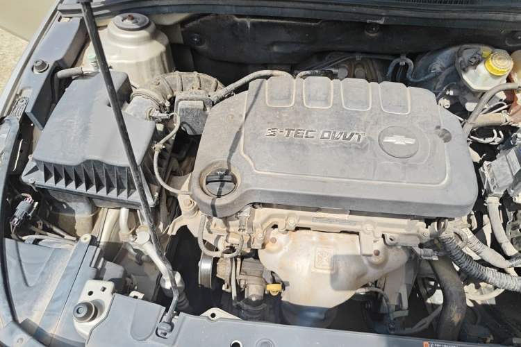 Used Chevrolet Cruze 2015 1.5L Classic SL MT Engine Bay Right