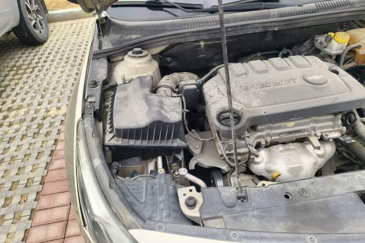 Used Chevrolet Cruze 2015 1.5L Classic SL MT Engine Bay Right
