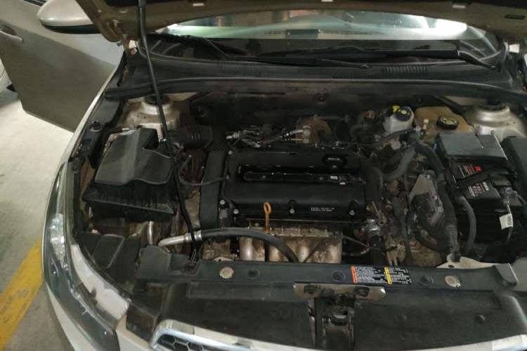 Used Chevrolet Cruze 2015 Hatchback 1.6L Automatic Comfort Edition Engine Bay Right