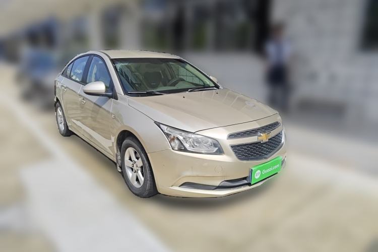 Used Chevrolet Cruze 2015 1.5L Classic SL MT Front Right 45 Deg