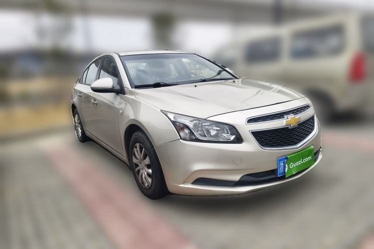 Used Chevrolet Cruze 2015 1.5L Classic SL MT Front Right 45 Deg