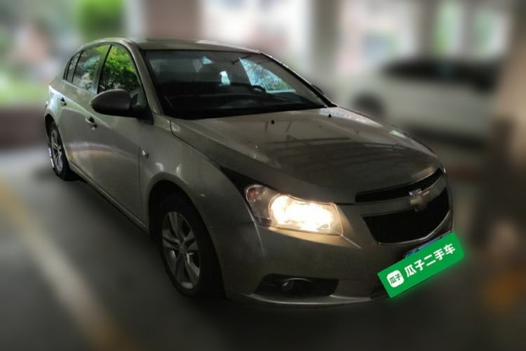 Used Chevrolet Cruze 2015 Hatchback 1.6L Automatic Comfort Edition Front Right 45 Deg