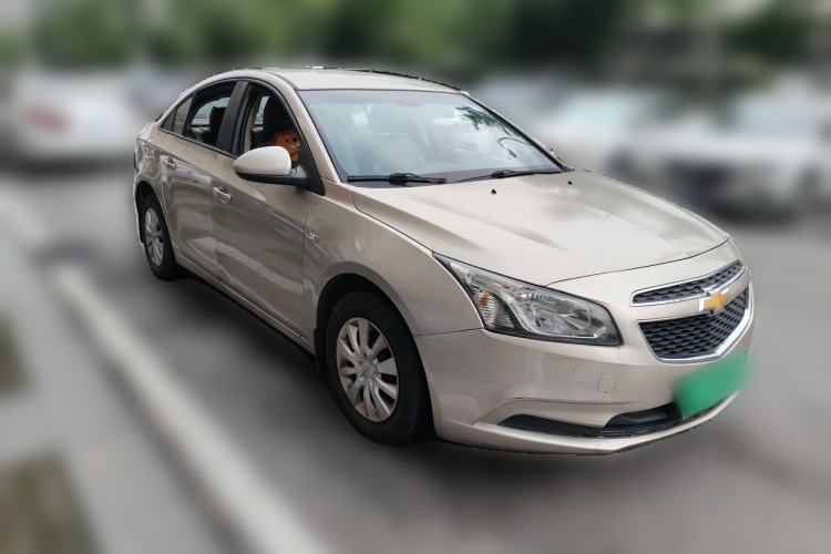 Used Chevrolet Cruze 2015 1.5L Classic SL MT Front Right 45 Deg