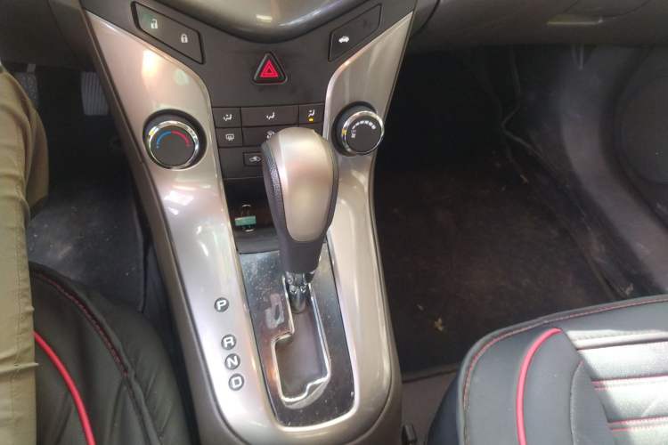 Used Chevrolet Cruze 2015 1.5L Classic SE AT Gear Lever