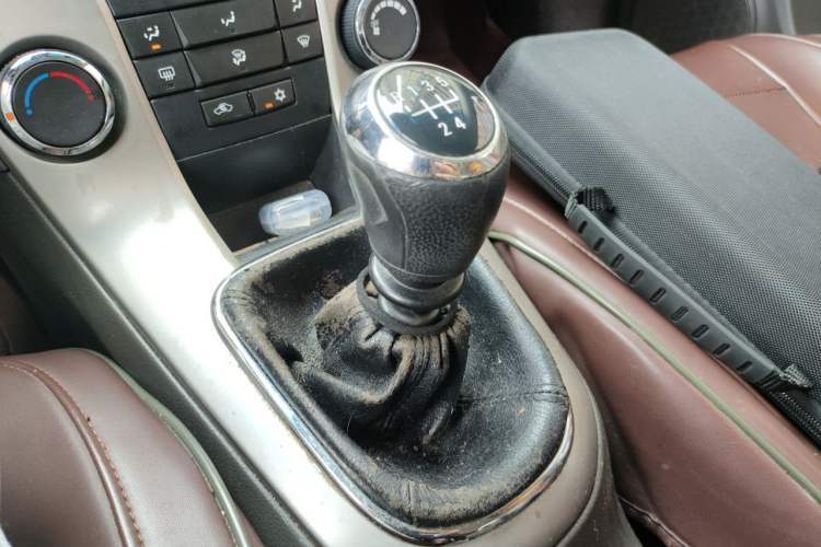 Used Chevrolet Cruze 2015 1.5L Classic SL MT Gear Lever