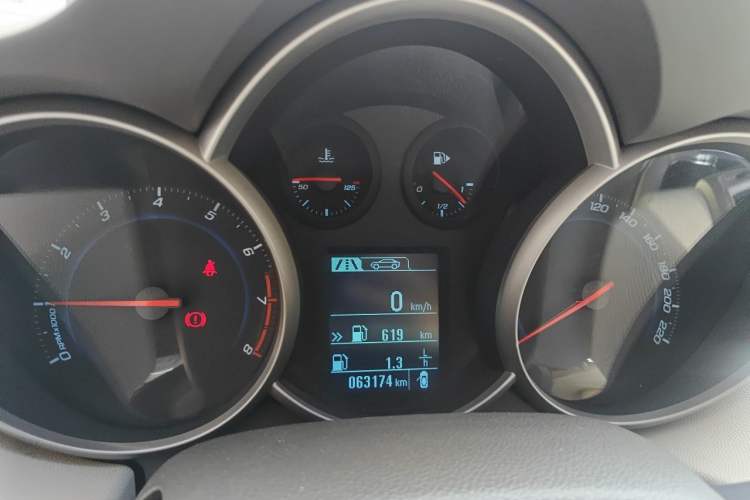 Used Chevrolet Cruze 2015 1.5L Classic SL MT Instrument Cluster