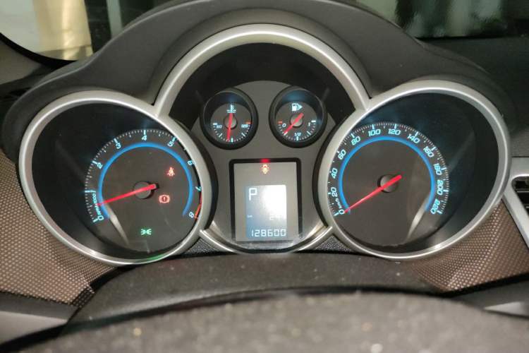 Used Chevrolet Cruze 2015 Hatchback 1.6L Automatic Comfort Edition Instrument Cluster