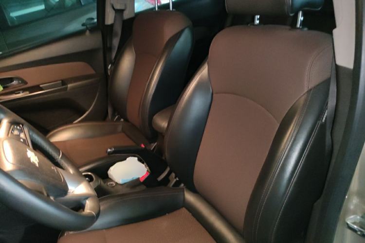 Used Chevrolet Cruze 2015 Hatchback 1.6L Automatic Comfort Edition Left Front Seat