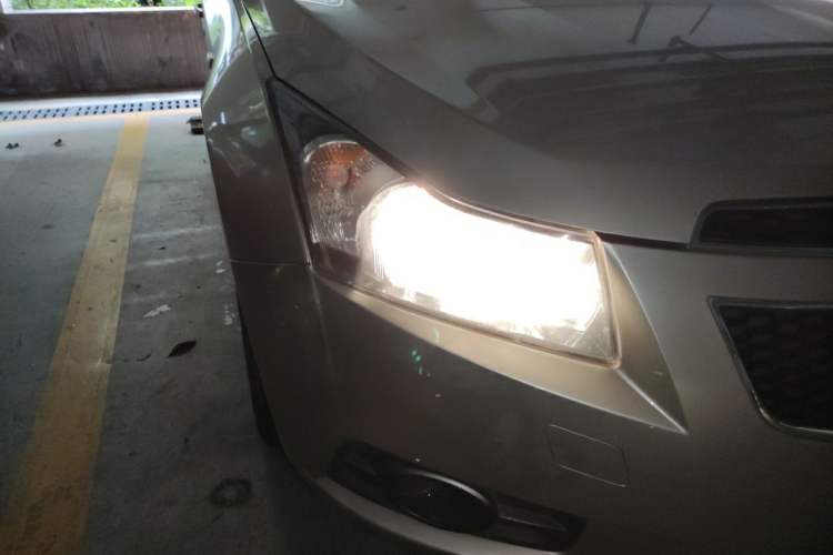 Used Chevrolet Cruze 2015 Hatchback 1.6L Automatic Comfort Edition Right Front Headlight