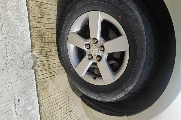 Used Chevrolet Cruze 2015 1.5L Classic SL MT Right Front Wheel Hub