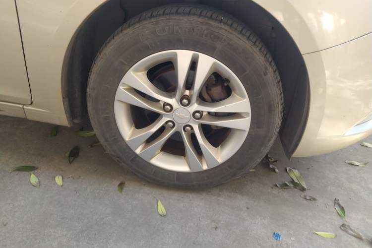 Used Chevrolet Cruze 2015 1.5L Classic SE AT Right Front Wheel Hub