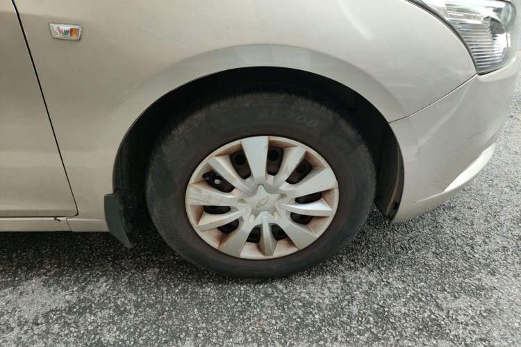 Used Chevrolet Cruze 2015 1.5L Classic SL MT Right Front Wheel Hub
