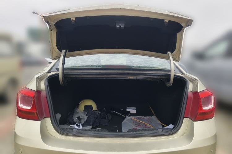 Used Chevrolet Cruze 2015 1.5L Classic SL MT Trunk