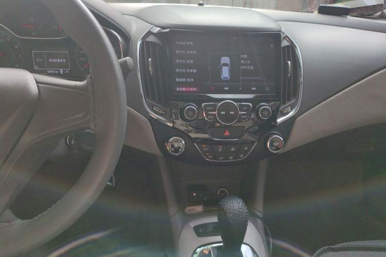 Used Chevrolet Cruze 2015 1.5L Automatic Fashion Navigation Edition Audio And AC Panel