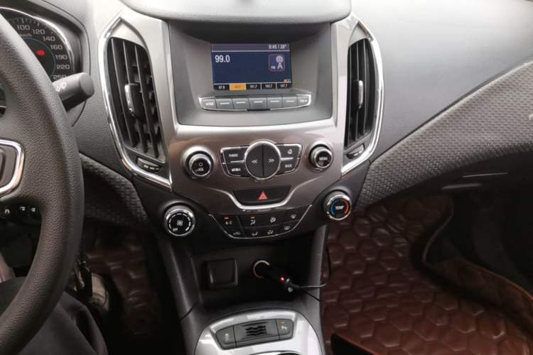Used Chevrolet Cruze 2015 1.5L Manual Elite Edition Audio And AC Panel