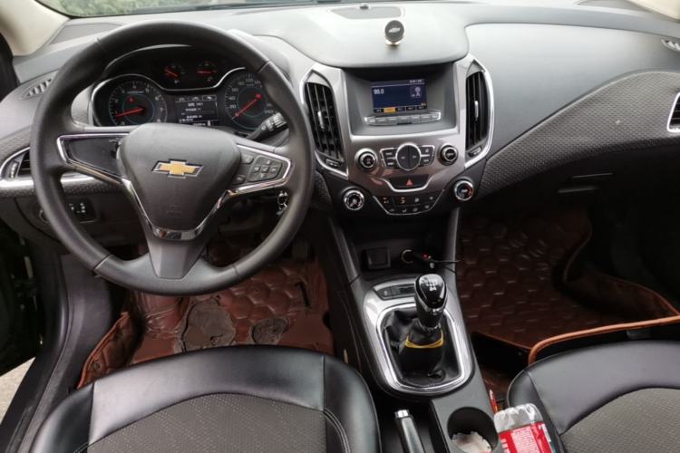 Used Chevrolet Cruze 2015 1.5L Manual Elite Edition Center Console