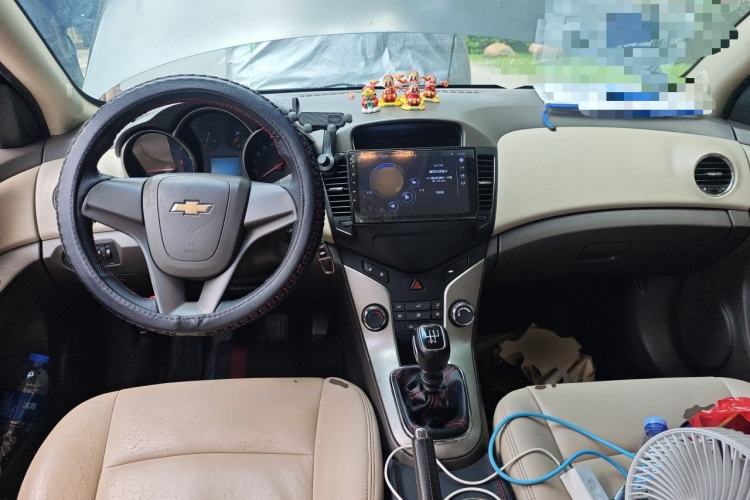 Used Chevrolet Cruze 2015 1.5L Classic SL MT Center Console