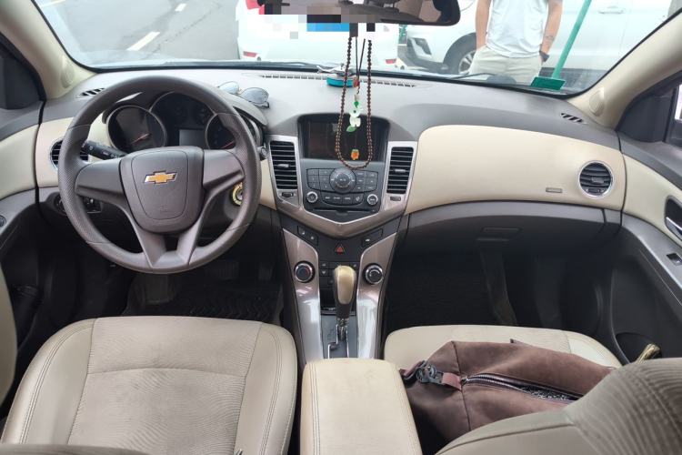 Used Chevrolet Cruze 2015 1.5L Classic SE AT Center Console