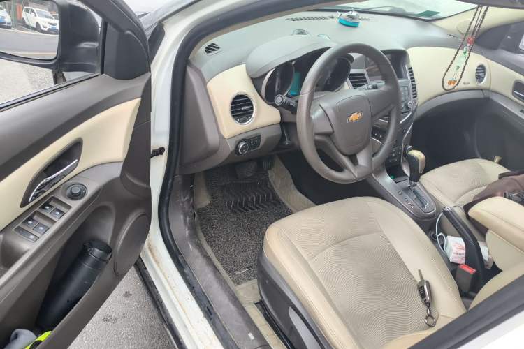 Used Chevrolet Cruze 2015 1.5L Classic SE AT Driver Seat