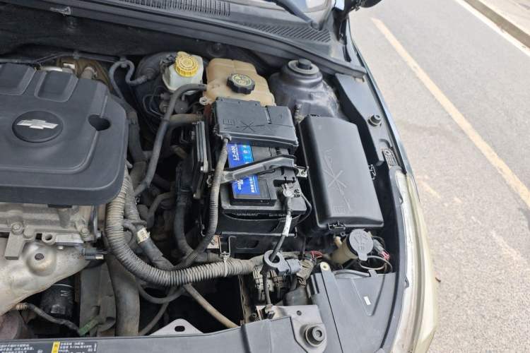 Used Chevrolet Cruze 2015 1.5L Classic SL MT Engine Bay Left