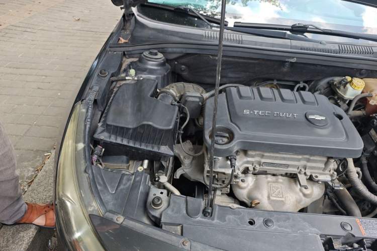Used Chevrolet Cruze 2015 1.5L Classic SL MT Engine Bay Right
