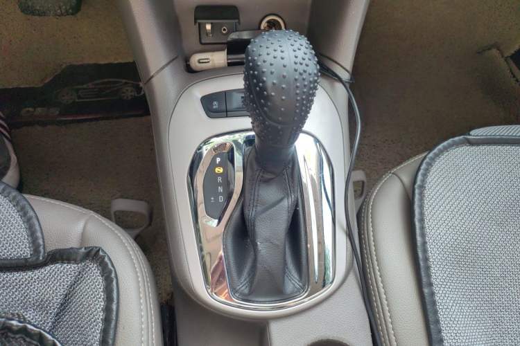 Used Chevrolet Cruze 2015 1.5L Automatic Fashion Navigation Edition Gear Lever