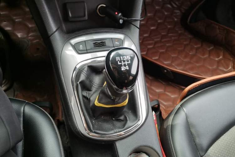 Used Chevrolet Cruze 2015 1.5L Manual Elite Edition Gear Lever