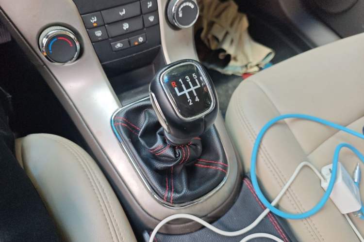Used Chevrolet Cruze 2015 1.5L Classic SL MT Gear Lever