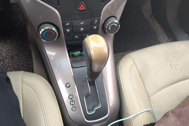 Used Chevrolet Cruze 2015 1.5L Classic SE AT Gear Lever