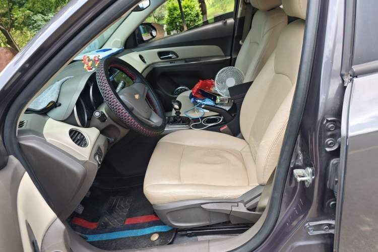 Used Chevrolet Cruze 2015 1.5L Classic SL MT Left Front Seat