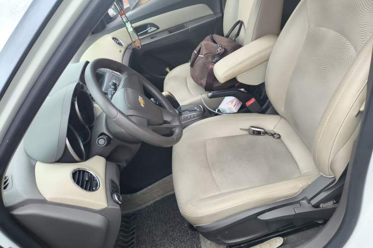 Used Chevrolet Cruze 2015 1.5L Classic SE AT Left Front Seat