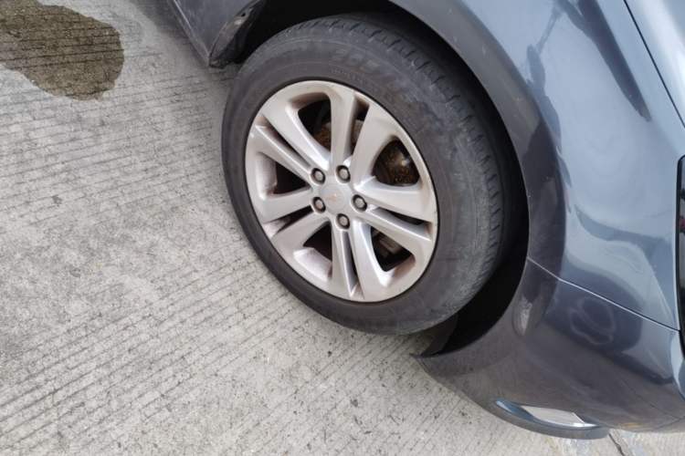 Used Chevrolet Cruze 2015 1.5L Manual Elite Edition Right Front Wheel Hub