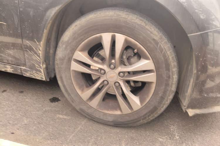 Used Chevrolet Cruze 2015 1.5L Classic SE AT Right Front Wheel Hub
