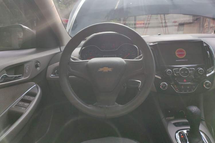Used Chevrolet Cruze 2015 1.5L Automatic Fashion Navigation Edition Steering Wheel