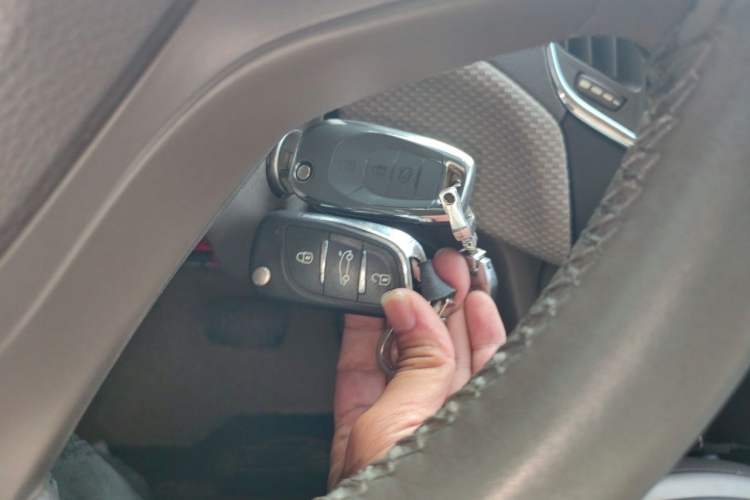 Used Chevrolet Cruze 2015 1.5L Automatic Fashion Navigation Edition Vehicle Key