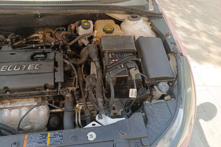 Used Chevrolet Cruze 2015 Hatchback 1.6L Automatic Comfort Edition Engine Bay Left
