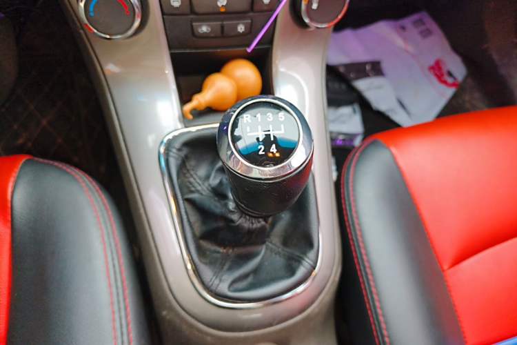 Used Chevrolet Cruze 2015 1.5L Classic SE MT Gear Lever