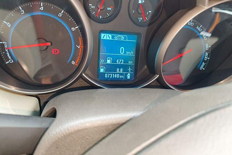 Used Chevrolet Cruze 2015 1.5L Classic SE MT Odometer Close Up