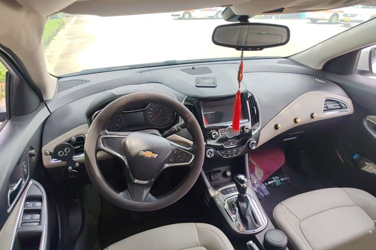 Used Chevrolet Cruze 2015 1.4T DCG Luxury Edition Center Console