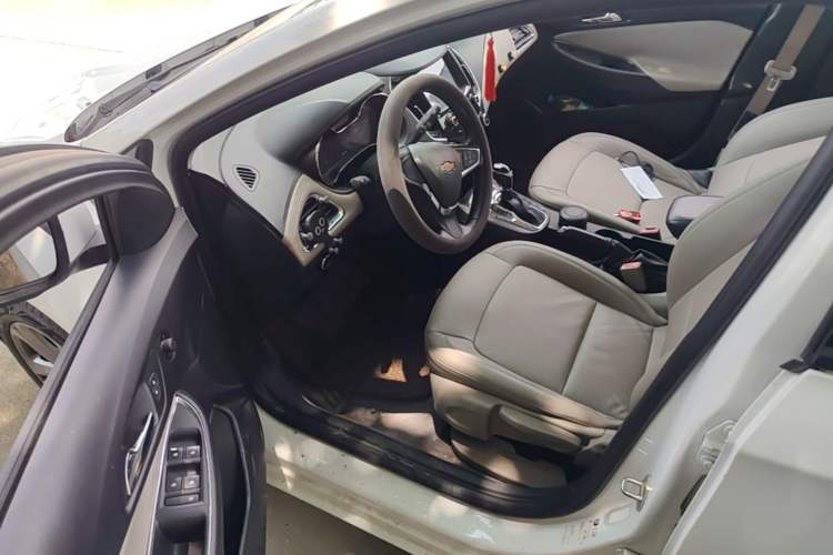 Used Chevrolet Cruze 2015 1.4T DCG Luxury Edition Driver Seat