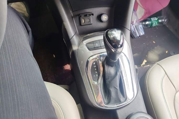 Used Chevrolet Cruze 2015 1.4T DCG Luxury Edition Gear Lever