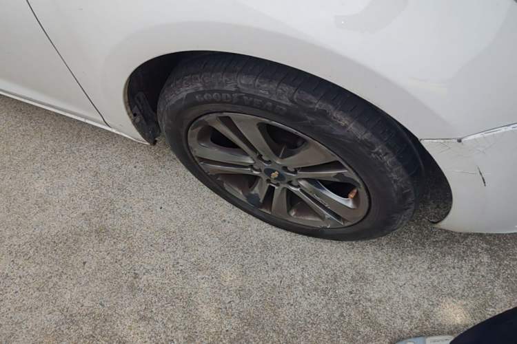 Used Chevrolet Cruze 2015 1.4T DCG Luxury Edition Right Front Wheel Hub
